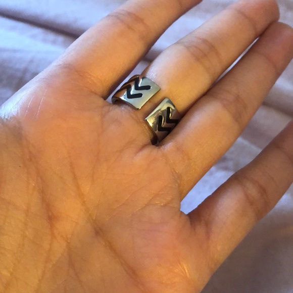 BCBG Generation ring - Picture 2 of 5